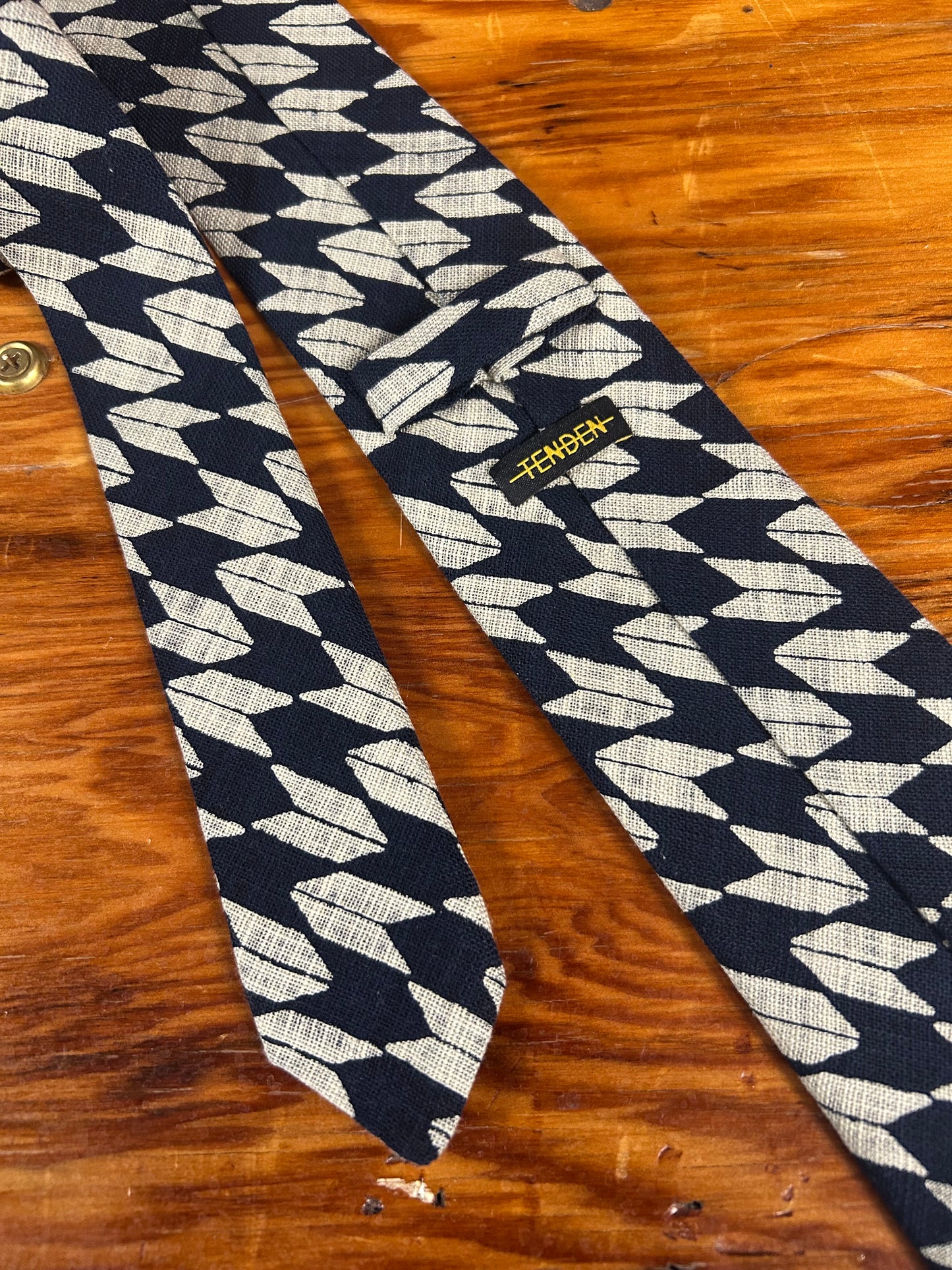 Tie 002