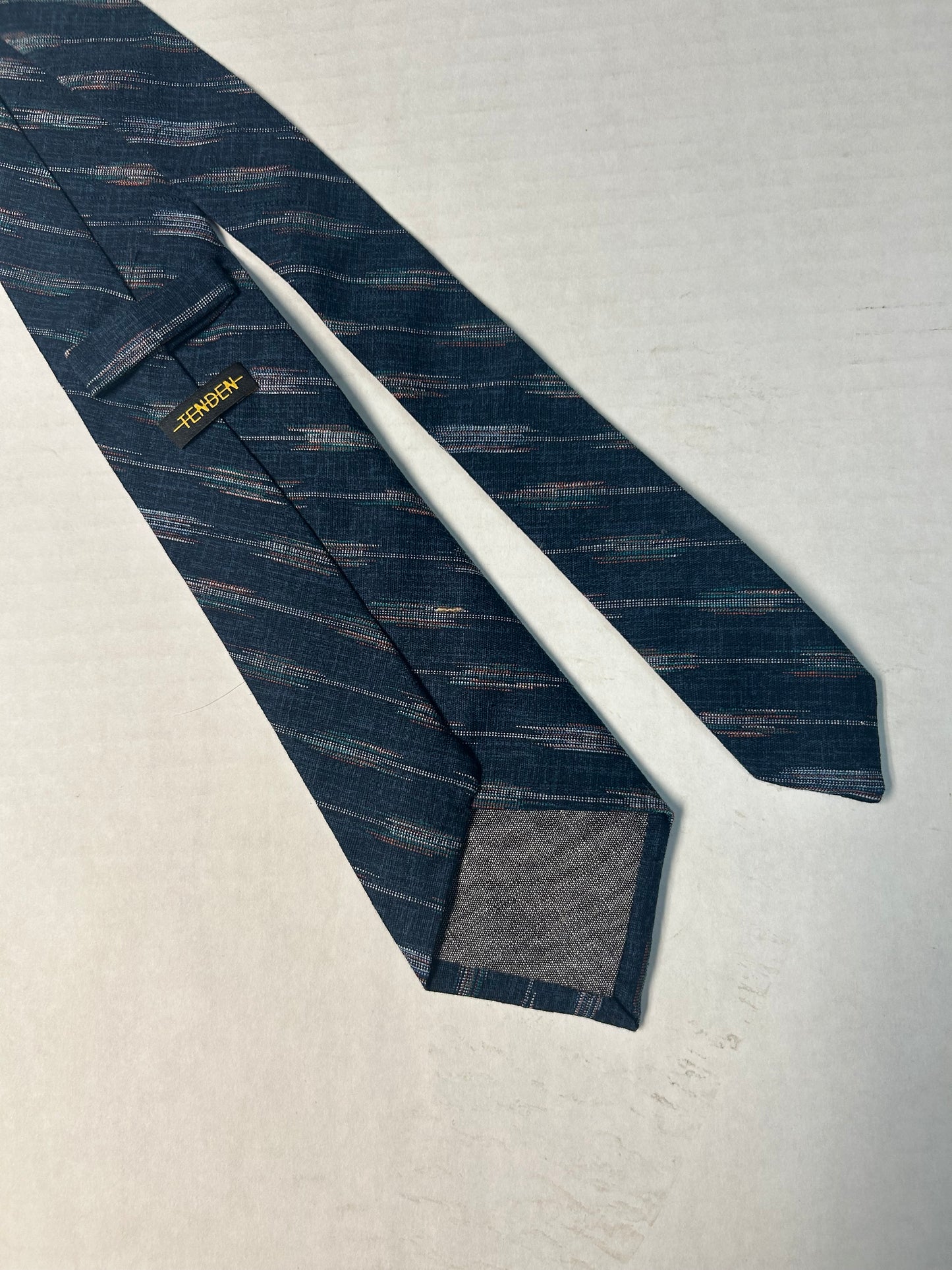 Tie 001