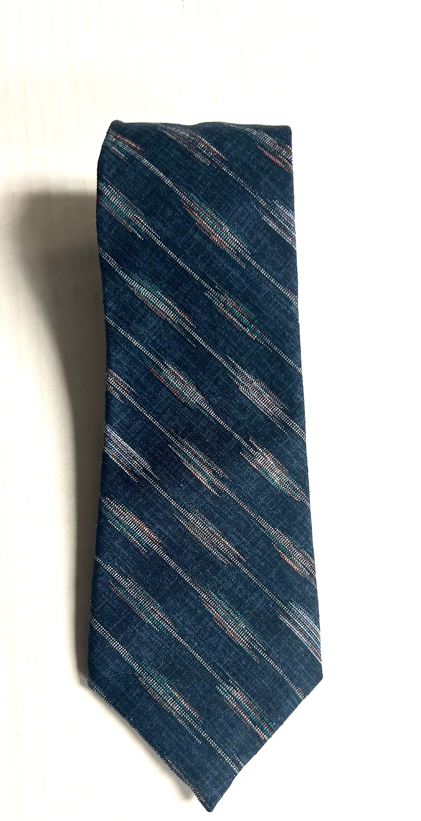 Tie 001