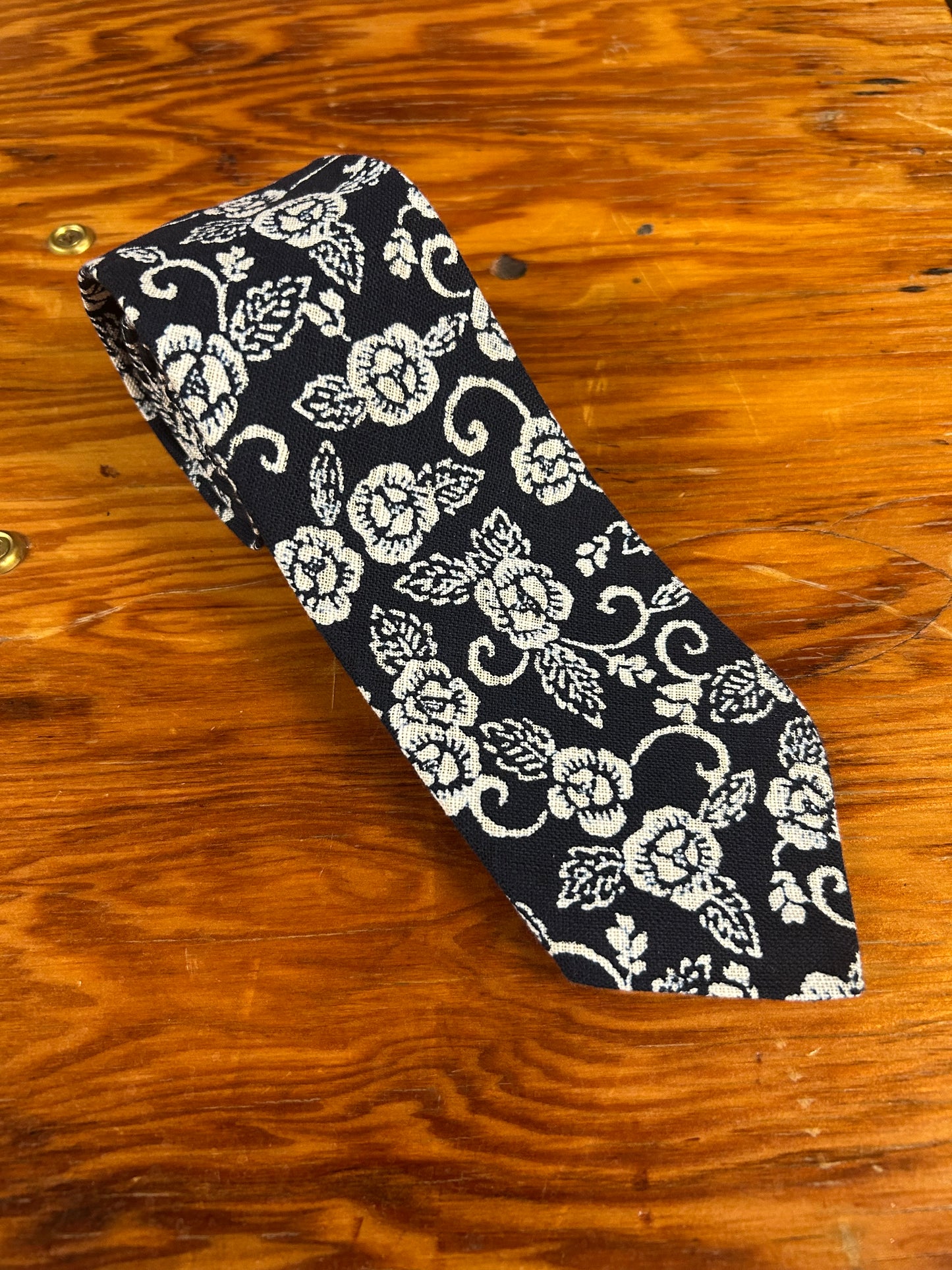 Tie 003