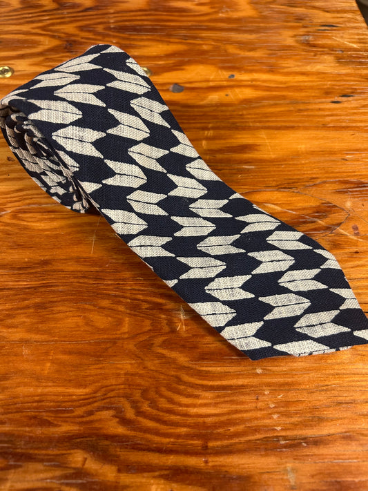 Tie 002