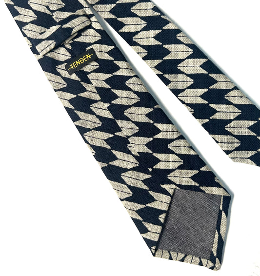 Tie 002