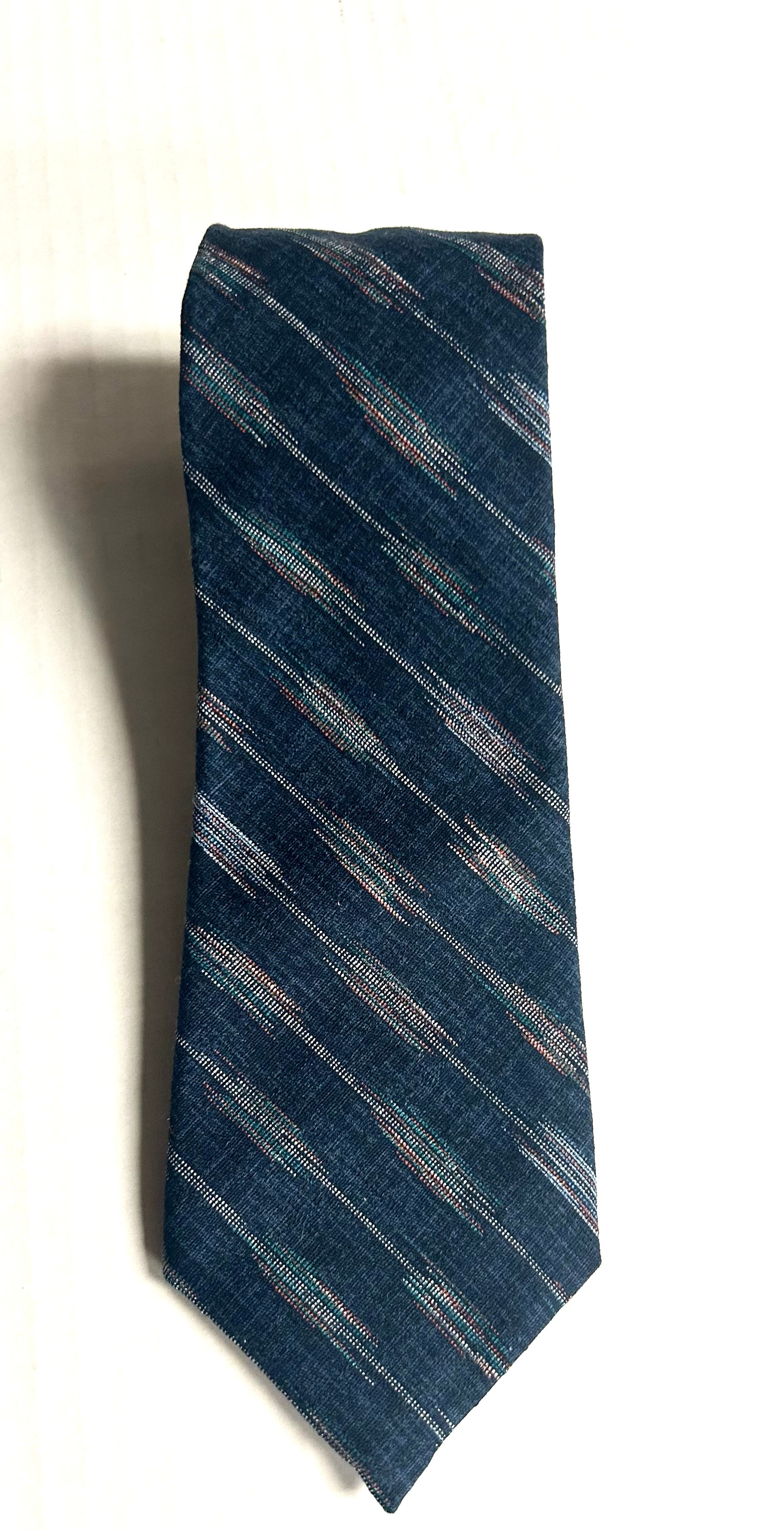 Tie 001